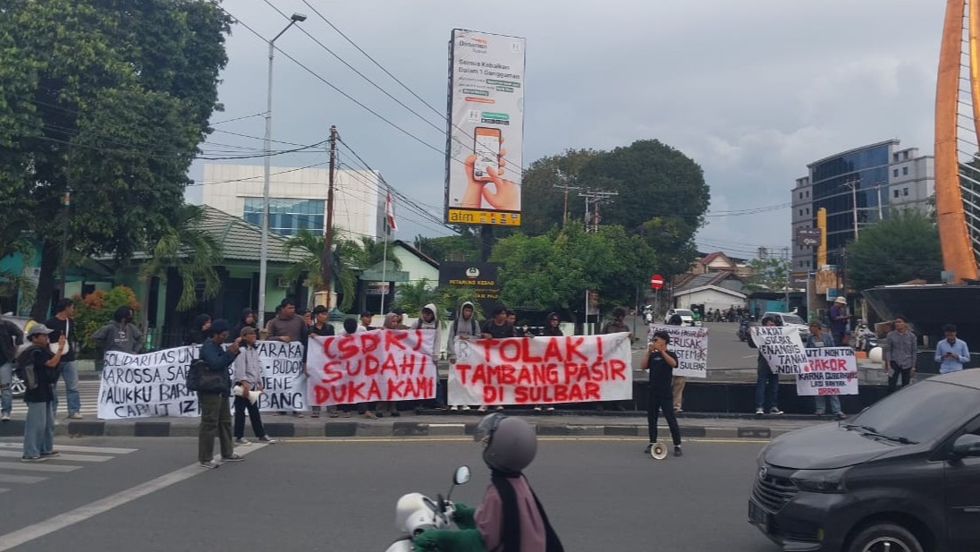 Mahiswa palu tolak tambang pasir Sulbar
