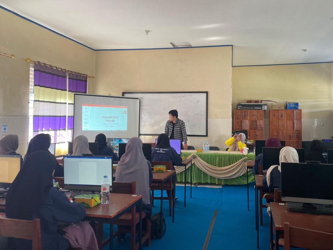 Pelatihan Jurnalistik UT Majene