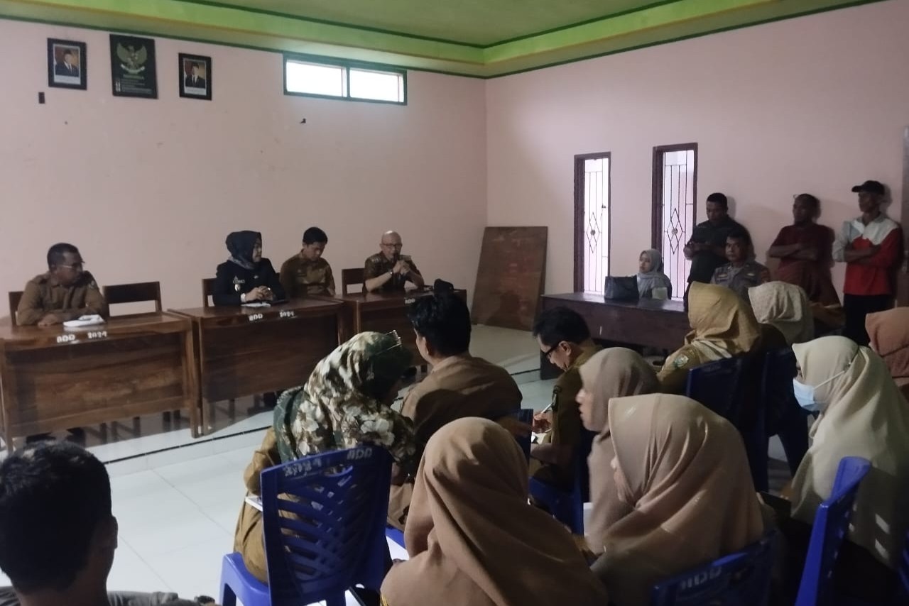 Pemkab Mamuju Dukungan warga Tolak Tambang Pasir