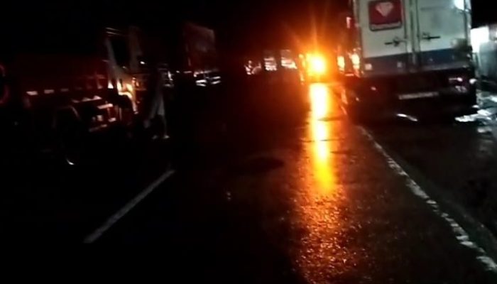 Update Longsor Mamuju Tengah : Trans Sulawesi Masih Lumpuh, Kendaraan Kecil Dialihkan ke Jalur Alternatif