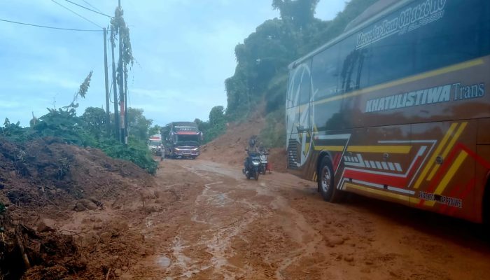 Jalan Trans Sulawesi di Salubarana Mamuju Tengah Terbuka, Pengendara Diminta Waspada