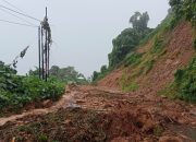 Breaking News : Longsor Tutup Jalan Trans Sulawesi di Salubarana Mamuju Tengah