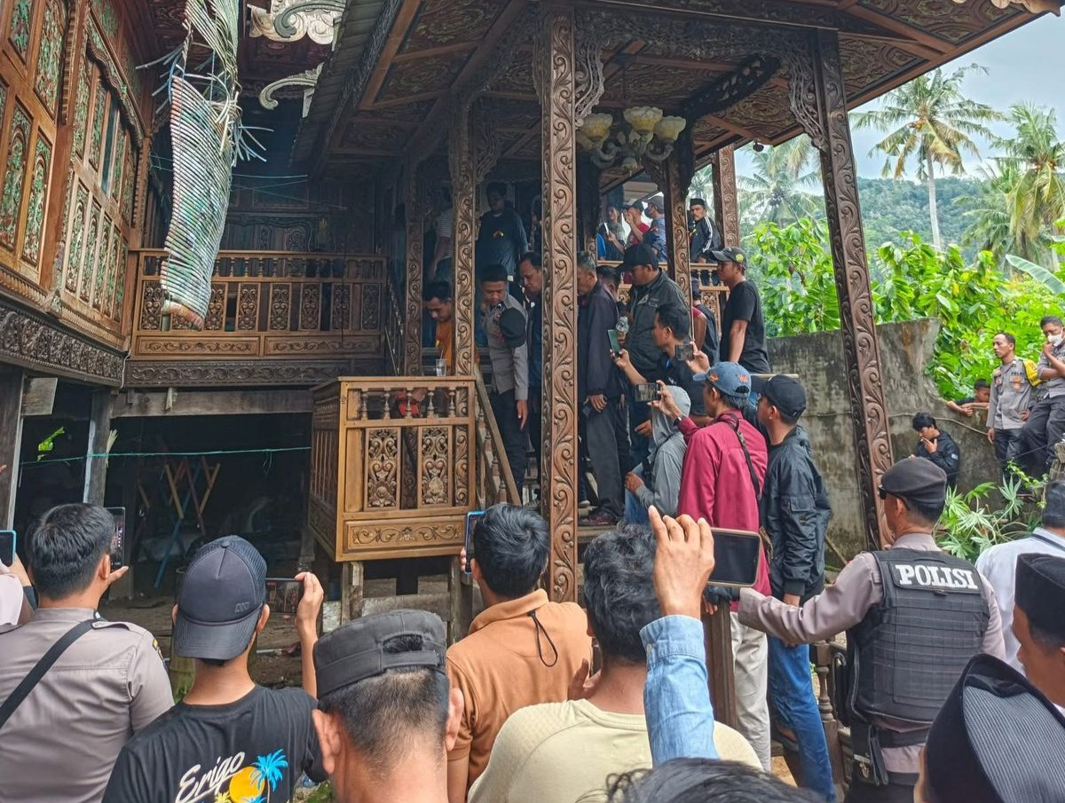 Rumah ukir Polman