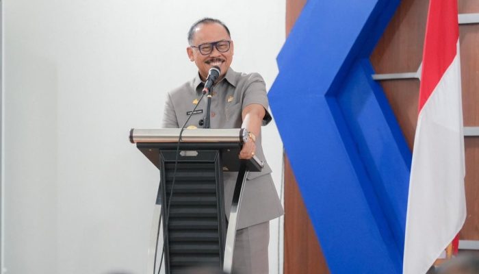 Buku “SDK Mendayung dari Hulu”, Perjalanan Panjang Suhardi Duka dari Akar Rumput ke Kursi Gubernur