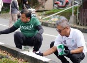 Agus Haris Pimpin Langsung Pengecatan Median Jalan di Loktuan