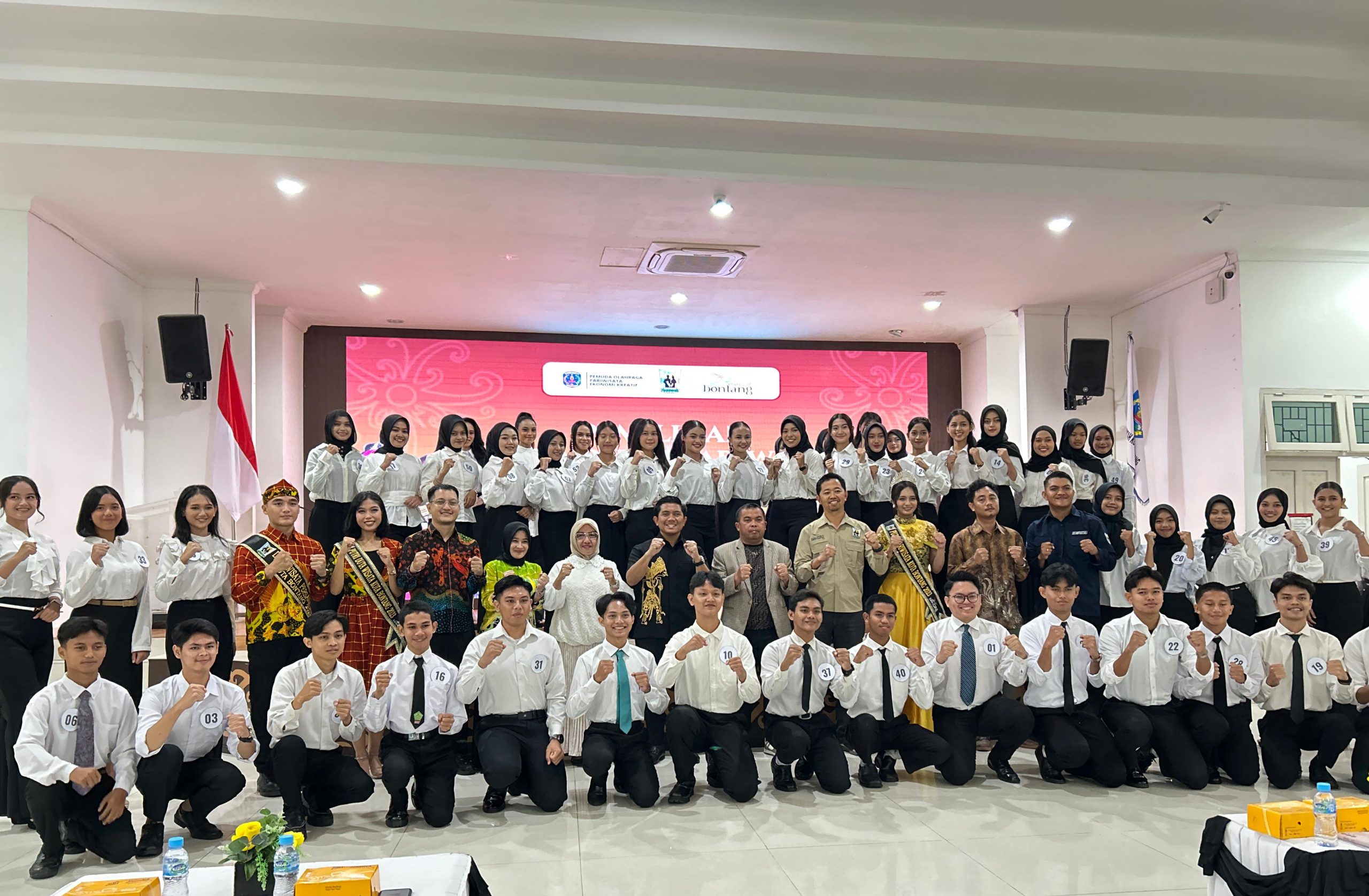 Wakil Wali Kota saat Foto bersama peserta Putra Putri Pariwisata Kota Bontang