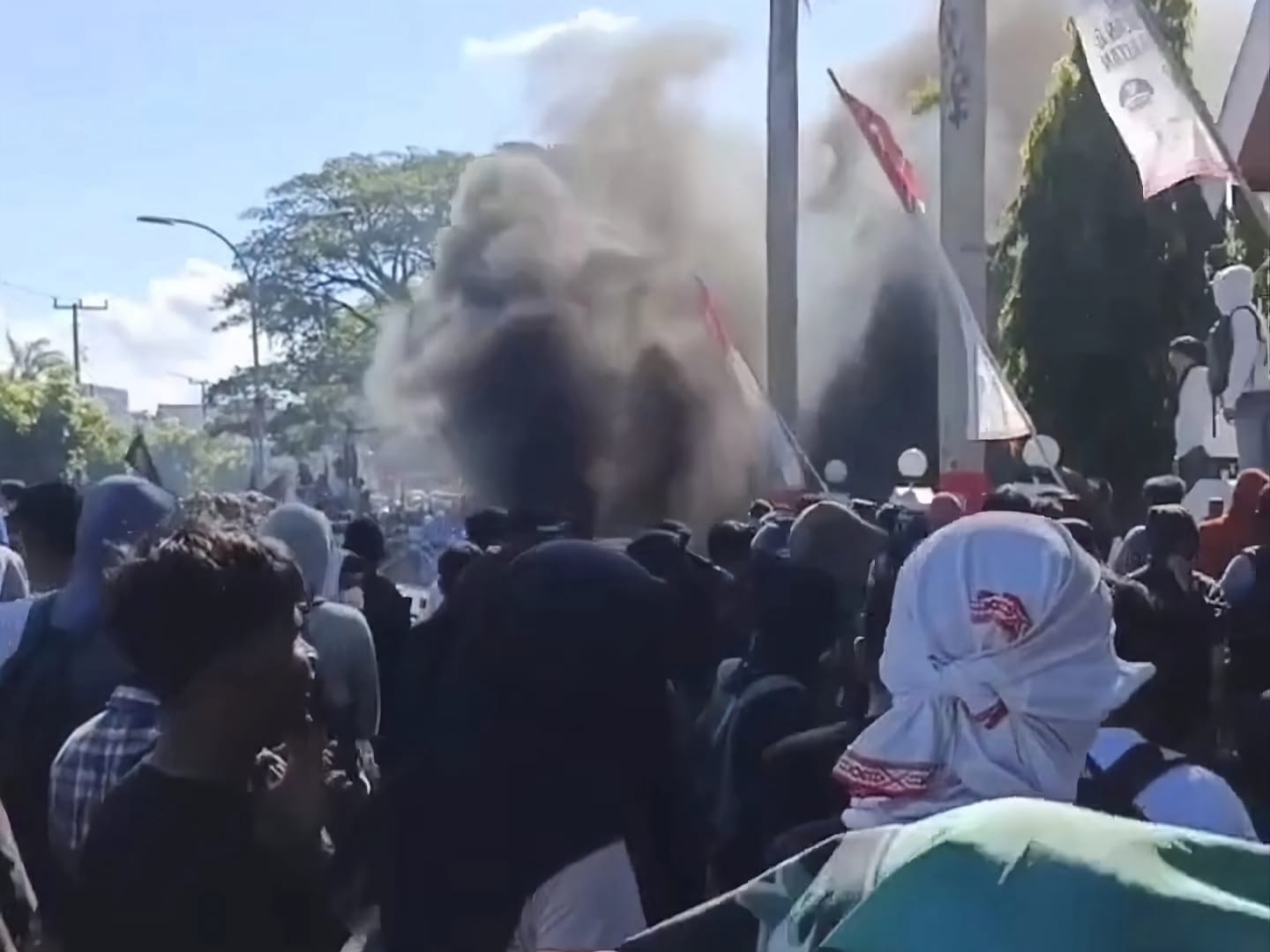 Pajak Bone Ditunda