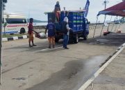Atas Arahan Gubernur, DLHK Mamuju Kawal Kebersihan Jalan Arteri Selama Event Sandeq Silumba 2025