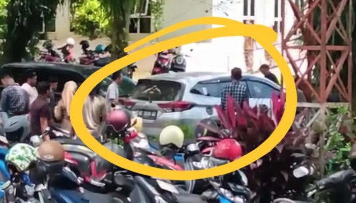 Dialog Buntu, Bupati Mamuju Tinggalkan Honorer yang Berunjuk Rasa Lewat Pintu Belakang