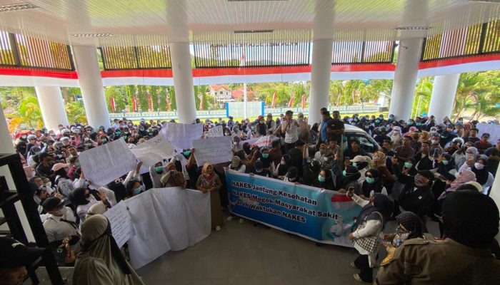 Ribuan Tenaga Kontrak di Mamuju Aksi Desak Kepastian Nasib