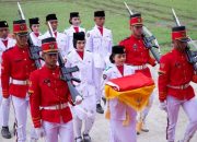 Penurunan Bendera HUT ke-80 RI di Bontang Berlangsung Khidmat, Wali Kota Kenakan Baju Bodo