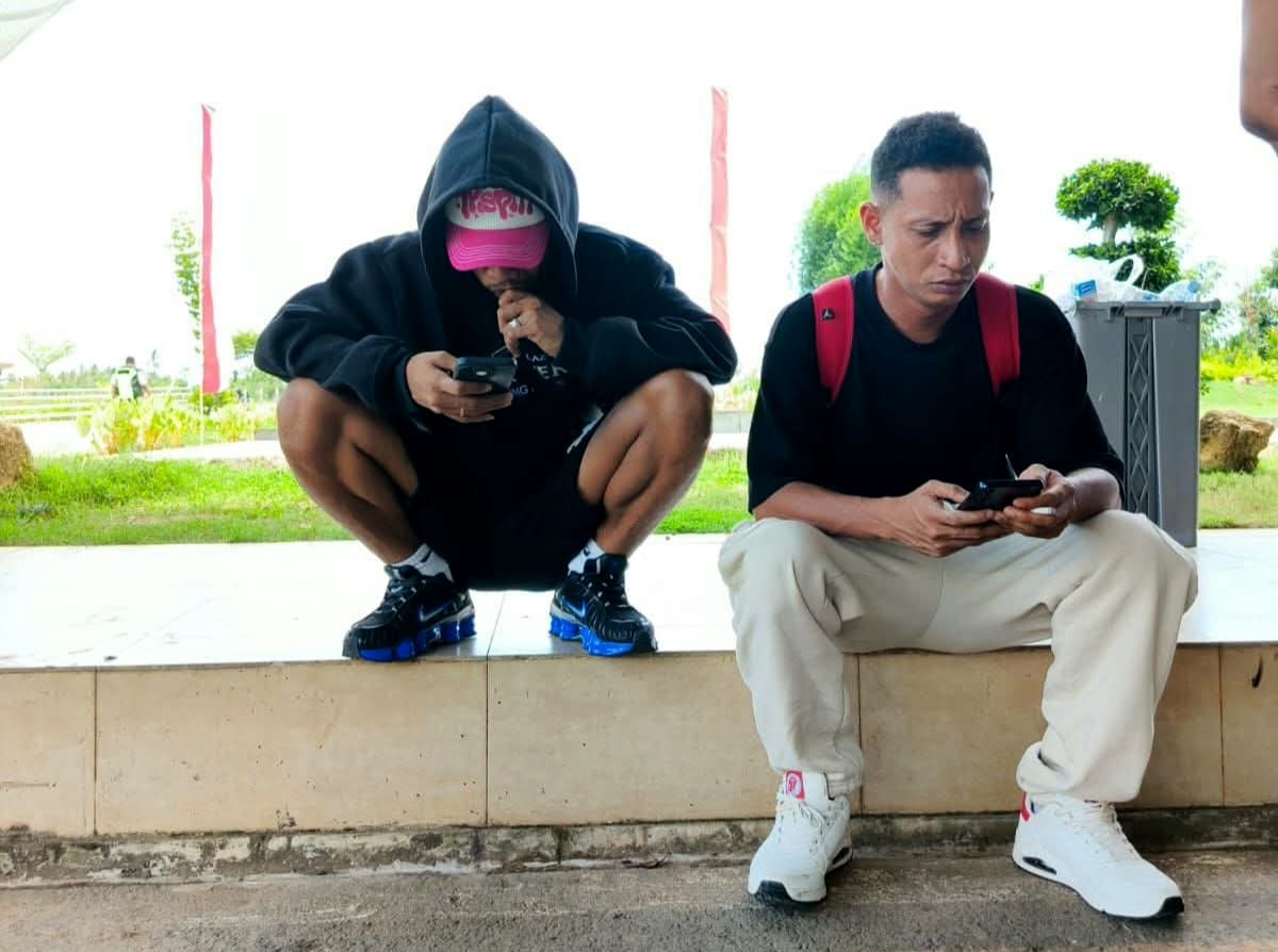 Penyanyi Tabola Bale Jacson Zeran Ketinggalan Pesawat