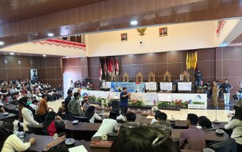 Tenaga Kontrak Demo, Kantor DPRD Mamuju Kosong
