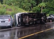 Kecelakaan Beruntun di Manalisse Mamuju, Mobil Box Terguling Hantam Pick Up dan Minibus