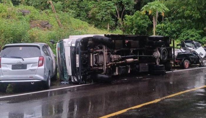 Kecelakaan Beruntun di Manalisse Mamuju, Mobil Box Terguling Hantam Pick Up dan Minibus