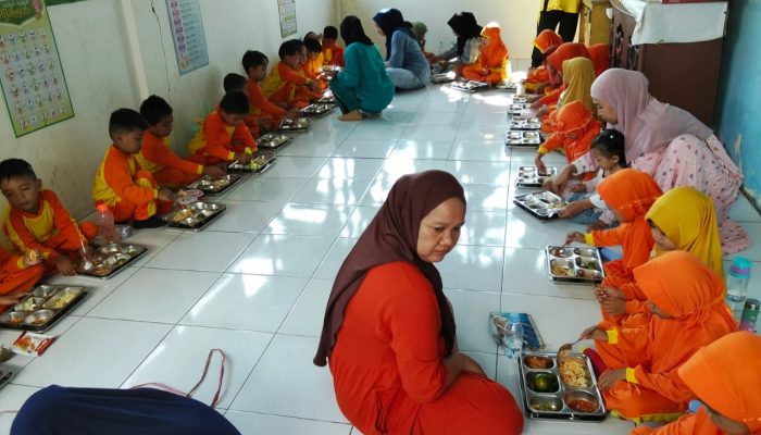 Program MBG Hadir di Sampaga, 2.511 Porsi Makanan Sehat Dibagikan ke Pelajar