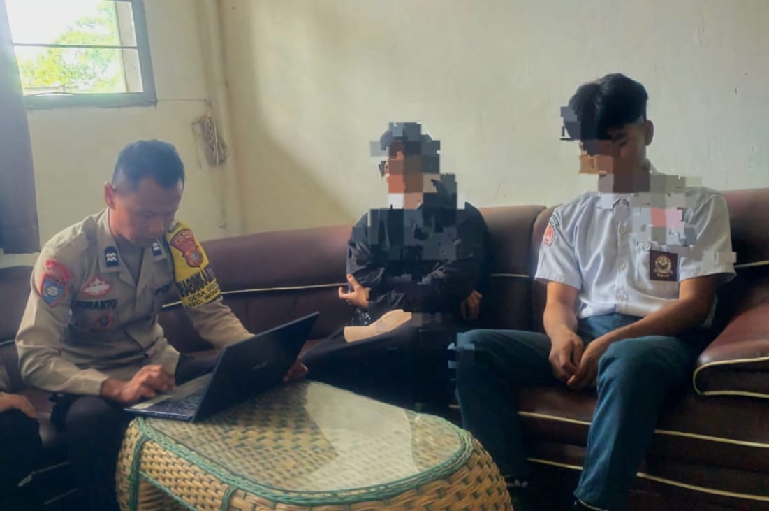 Minta Rokok di Wonomulyo
