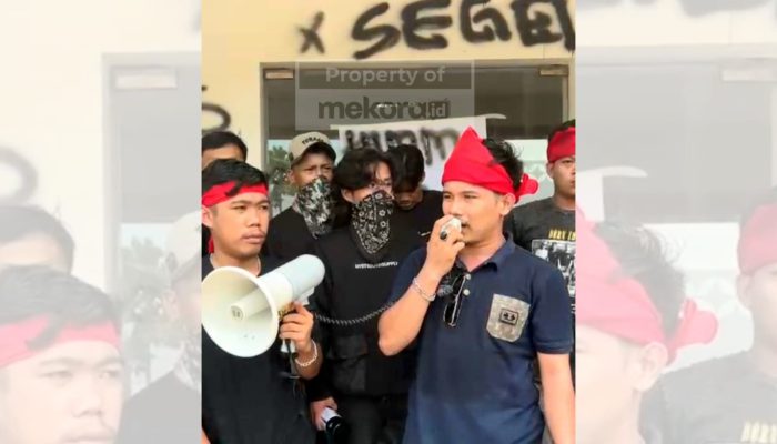 HIMAB Segel Kantor Telkom Mamuju Buntut Insiden Pekerja Wifi di Papalang