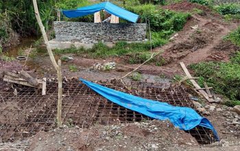 Jembatan mangkrak di Salutiwo