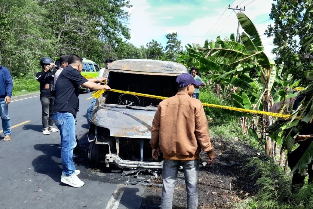 Mobil pengangkut uang BNI Polman terbakar