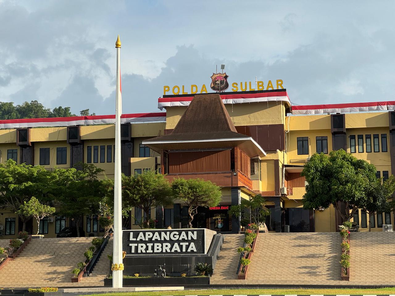 Pintu Gerbang mamuju