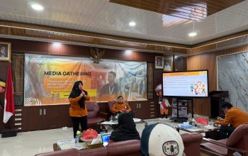 Statistisi Ahli Madya BPS Sulbar memaparkan rencana sensus ekonomi 2026 kepada awak media.