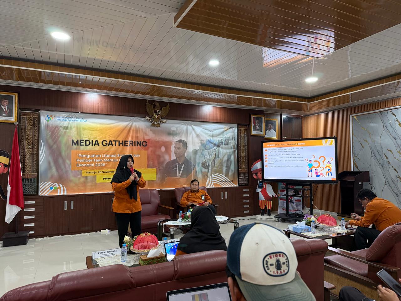 Statistisi Ahli Madya BPS Sulbar memaparkan rencana sensus ekonomi 2026 kepada awak media.