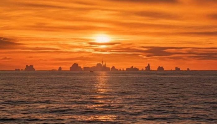 Penampakan “Kota Gaib” di Laut Majene Bikin Geger, Ahli Sebut Fatamorgana Super Langka