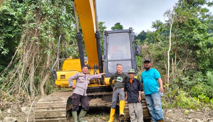 Siluet Lelaki Kampung Meniti Karir ‘Seragam Cokelat’