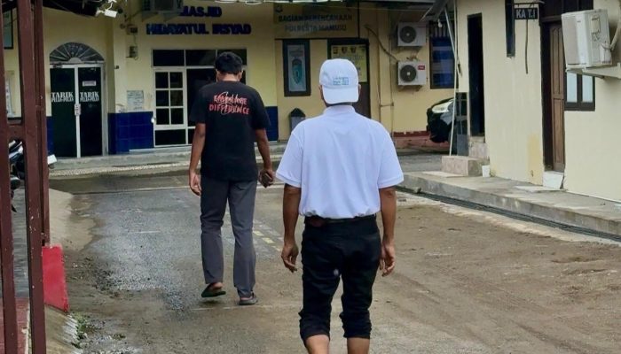 15 Hari Buron Korupsi Dana Desa, Kades Tanambuah Akhirnya Jalani Pemeriksaan di Polresta Mamuju