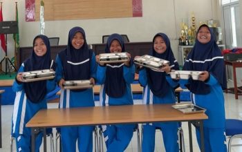 Siswa di MTsN 1 Mamuju antusias sambut MBG.