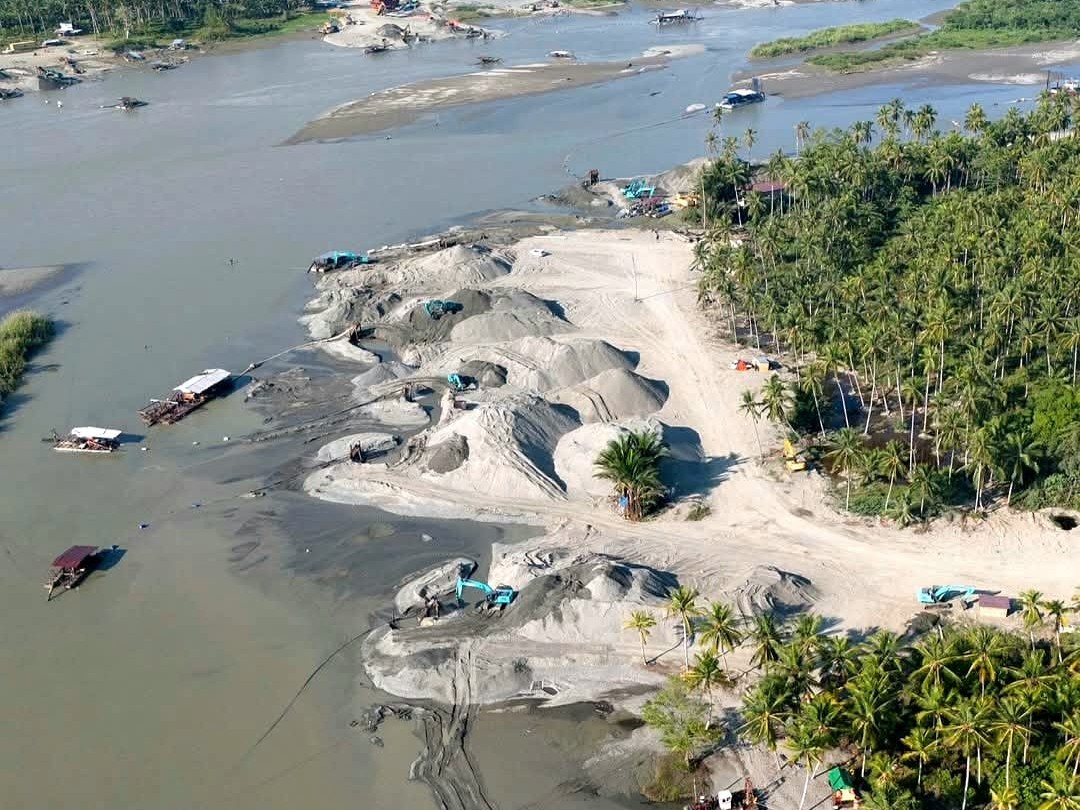Tambang pasir Sungai lariang
