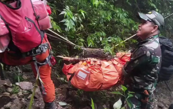 Evakuasi Korban Pesawat ATR