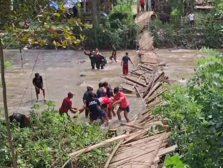Jembatan Ambuk di Karama Kalumpang