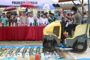 Miras di Mamuju dimusnahkan