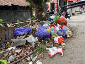 Sampah di Mamuju