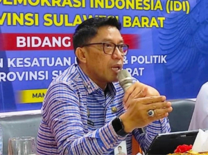 Kepala Kesbangpol Sulbar, Darwis Damir