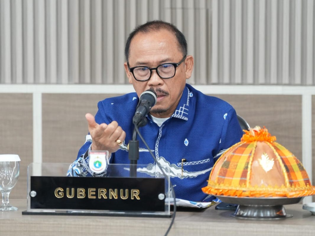 Guberrnur Sulbar, Suhardi Duka, berdialog dengan organisasi mahasiswa di Mamuju.