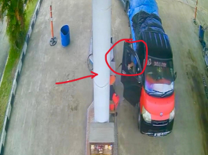 Gagal Isi BBM, Sopir Todong Operator SPBU Belang-Belang Pakai Parang