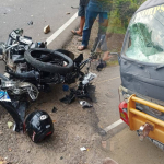 Pemotor dan Mobil Brimob terlibat kecelakaan di Mamuju, Sulawesi Barat.