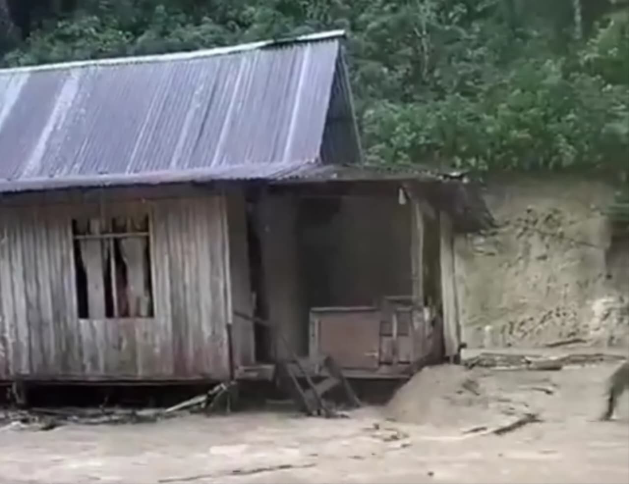 Banjir Lambanan Sumarorong Mamasa