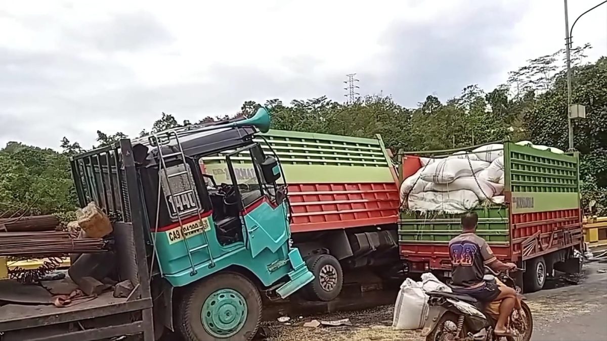 Kecelakaan beruntun di Jembatan Bolong Mamuju
