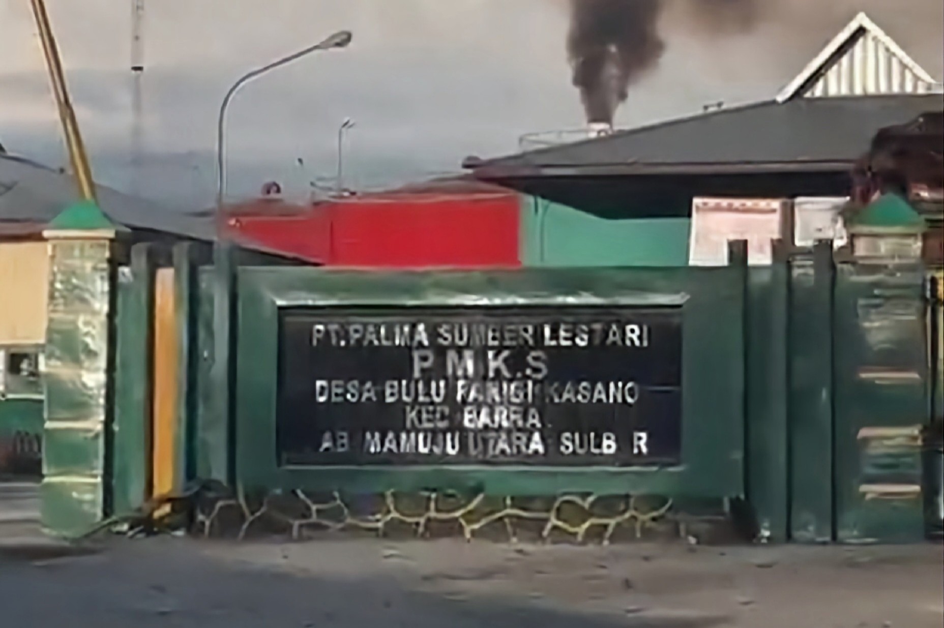 Kantor PT Palman Sumber Lestari di Desa Parigi Kasano, Kecamatan Baras, Kabupaten Pasangkayu. (Foto : Istimewa)