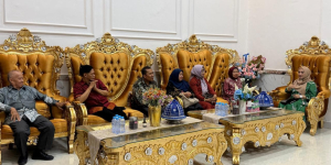 Wakil Ketua DPRD Sulbar, Suraidah Suhaardi, terima Forum Profesor di Rujab.