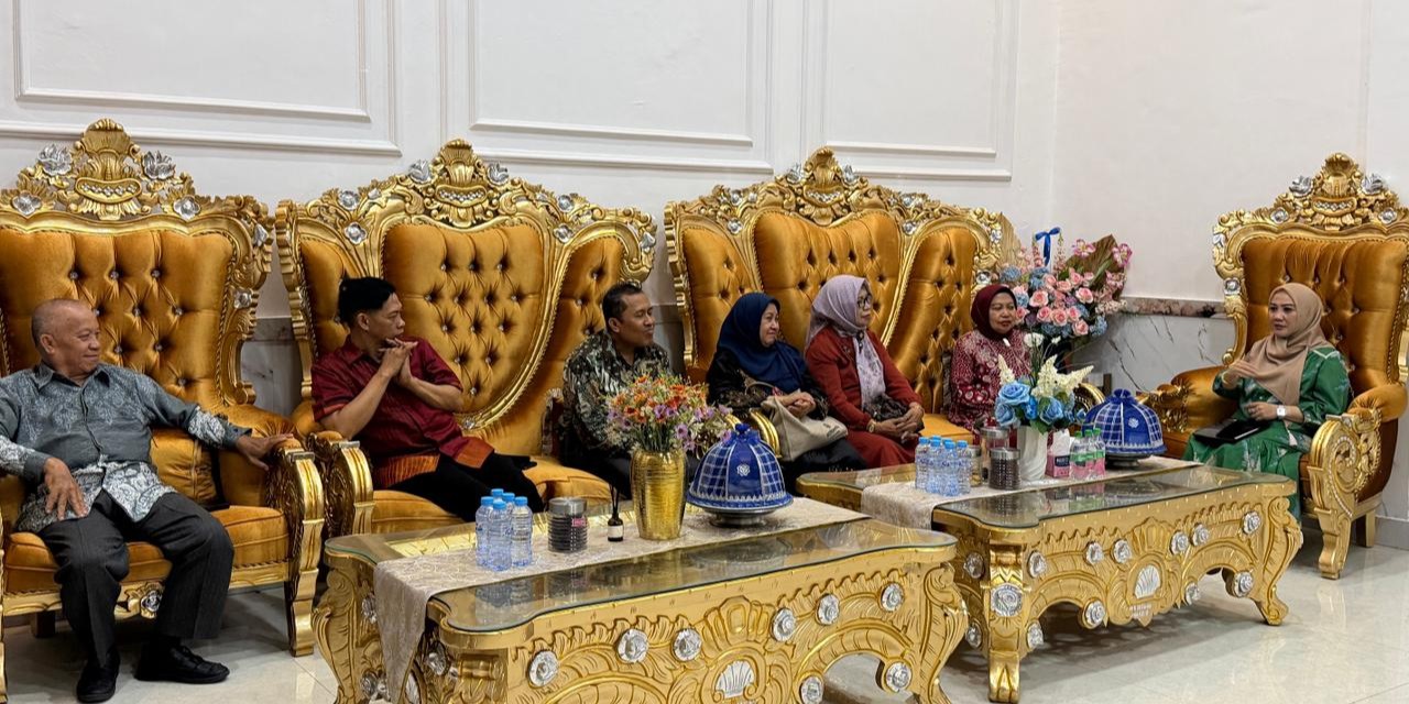 Wakil Ketua DPRD Sulbar, Suraidah Suhaardi, terima Forum Profesor di Rujab.