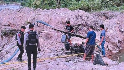 Polisi gerebek tambang emas ilegal di Kalumpang, Mamuju, Sulawesi Barat.