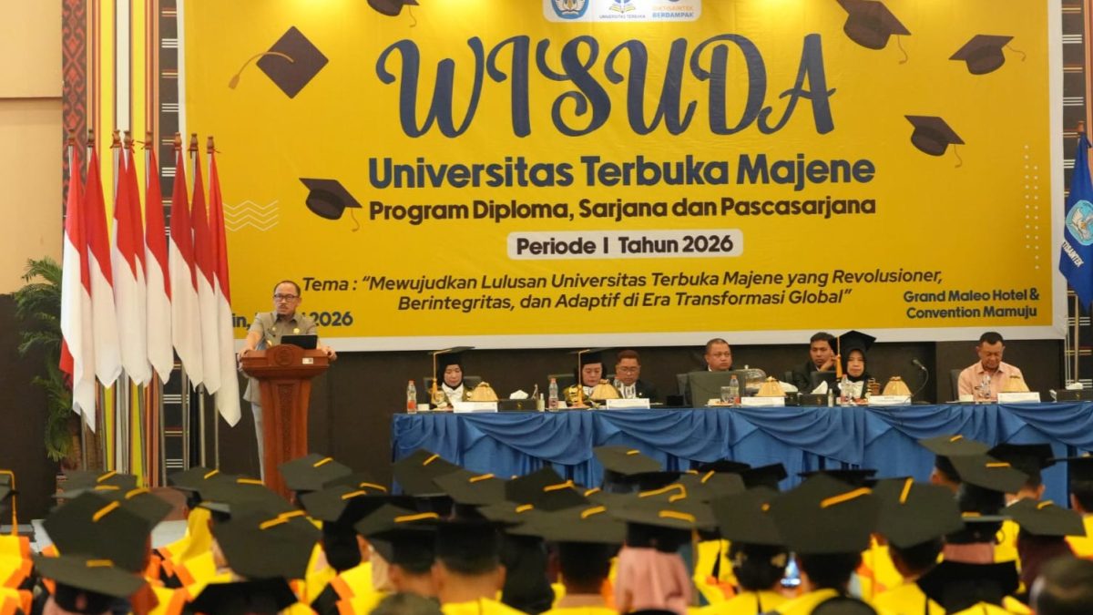 Gubernur Sulbar, Suhardi Duka, hadiri Wisuda Unoversitas Terbuka Majene 2026 di Hotel Maleo, Mamuju.