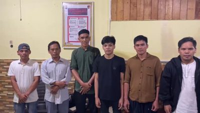 Warga Tahaya-haya menyampaikan permohonan maaf seecara terbuka ke Sekretaris GMNI Sulbar, Yudi.