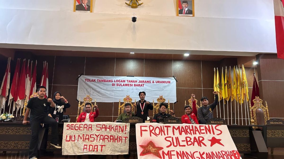 Front Marhaenis Sulbar duduki kantor DPRD Mamuju.