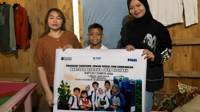 Mariana ibu penerima banuan usaha dan beasiswa anak dari PNM Unit Mamasa.